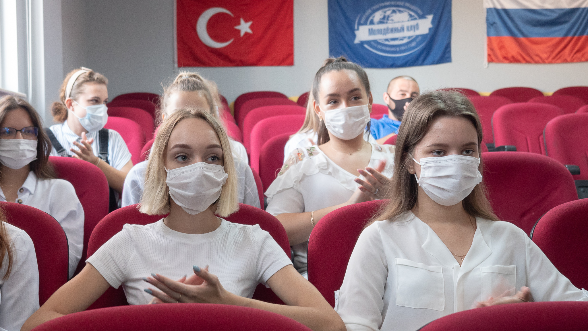ПРЕДСТАВИТЕЛИ МОЛОДЁЖНОГО КЛУБА РУССКОГО ГЕОГРАФИЧЕСКОГО ОБЩЕСТВА ПОСЕТИЛИ ШКОЛУ